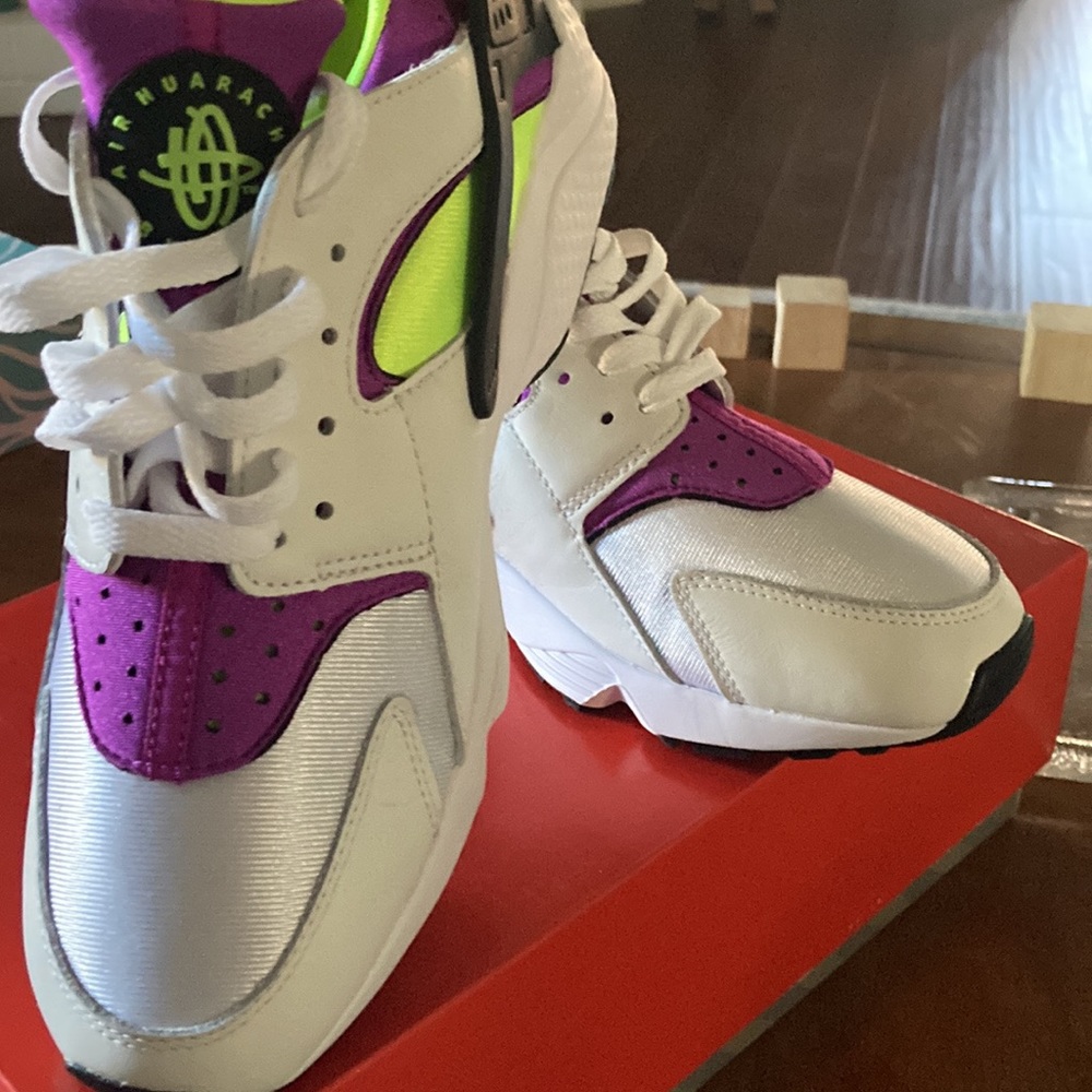Nike air huarache size 10 women’s 8 1/2 men brand new purple yellow black white